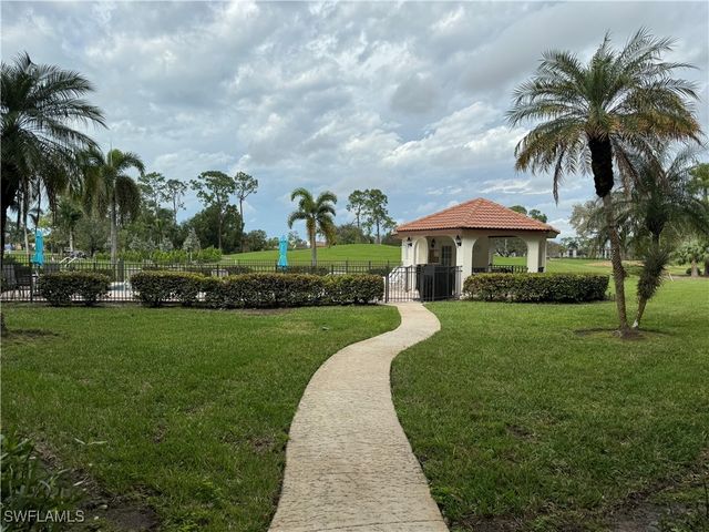 605 Augusta BLVD 14, Naples, FL 34113