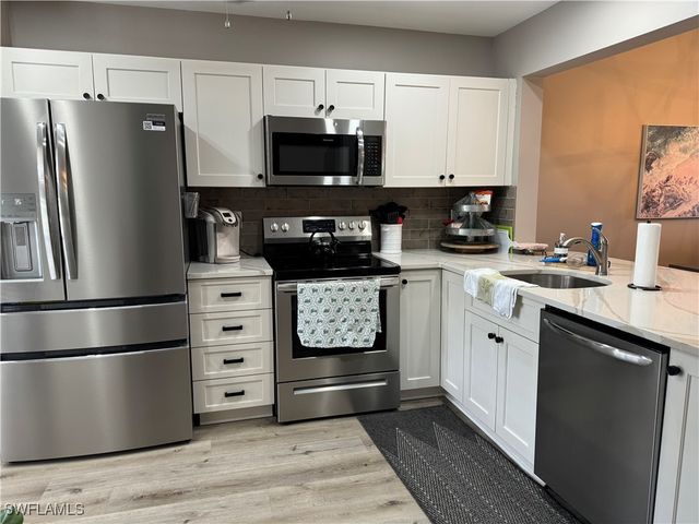 605 Augusta BLVD 14, Naples, FL 34113
