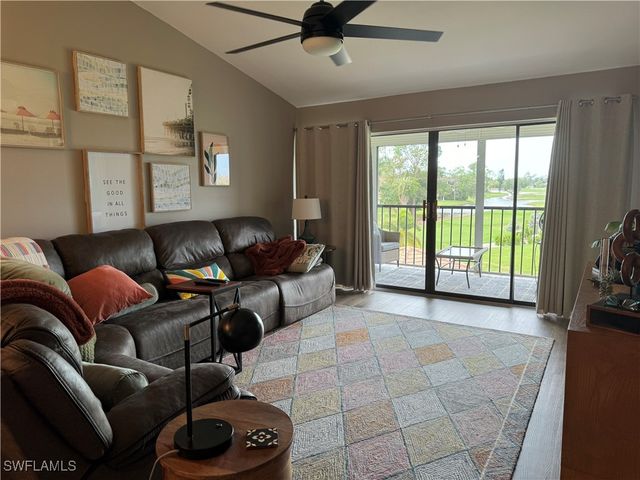 605 Augusta BLVD 14, Naples, FL 34113