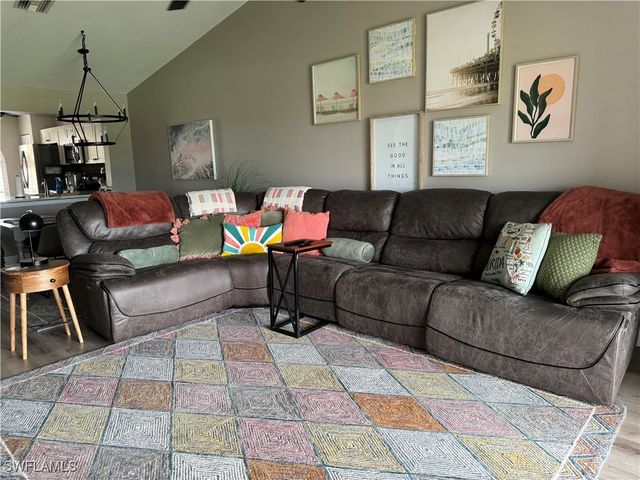 605 Augusta BLVD 14, Naples, FL 34113