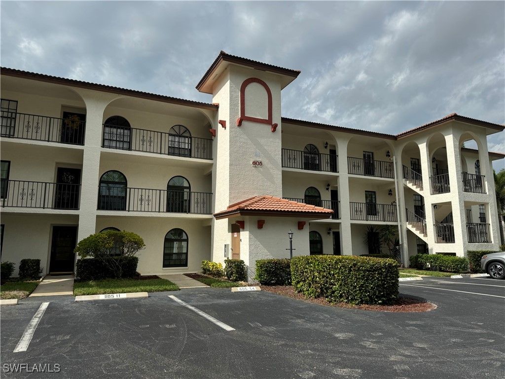 605 Augusta BLVD 14, Naples, FL 34113