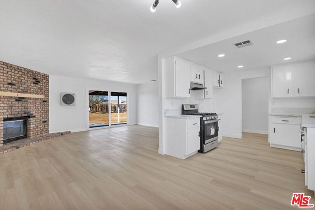 21360 Klamath Road, Apple Valley, CA 92308