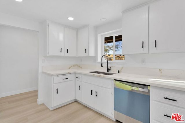 21360 Klamath Road, Apple Valley, CA 92308