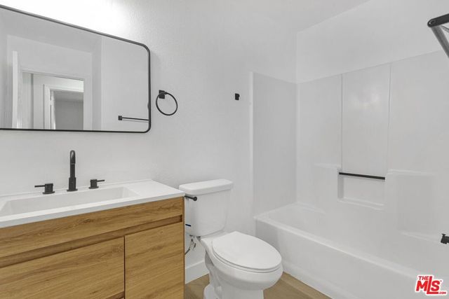 21360 Klamath Road, Apple Valley, CA 92308