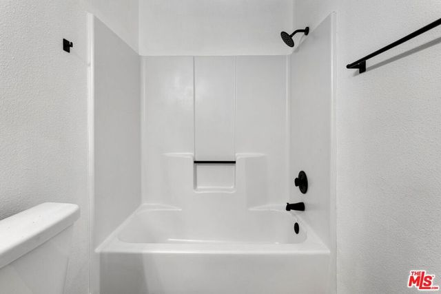 21360 Klamath Road, Apple Valley, CA 92308