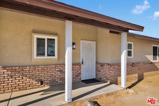 21360 Klamath Road, Apple Valley, CA 92308