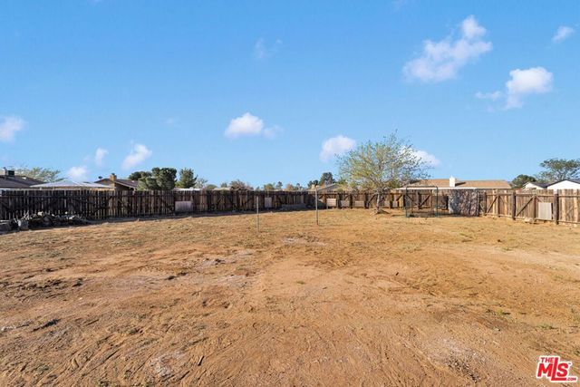 21360 Klamath Road, Apple Valley, CA 92308