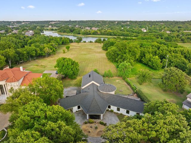 8542 Meadowbrook Drive, Fort Worth, TX 76120