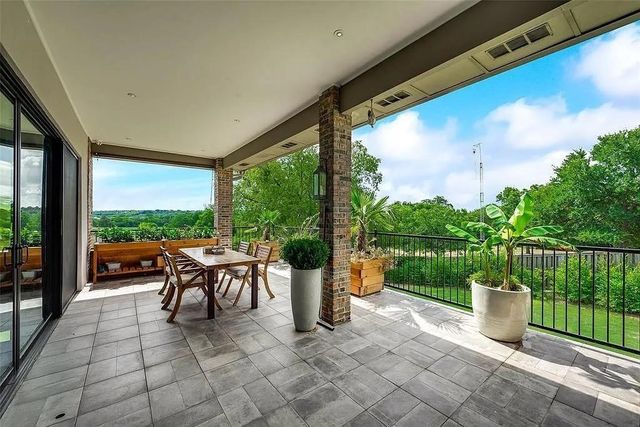 8542 Meadowbrook Drive, Fort Worth, TX 76120