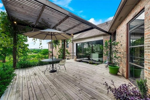 8542 Meadowbrook Drive, Fort Worth, TX 76120