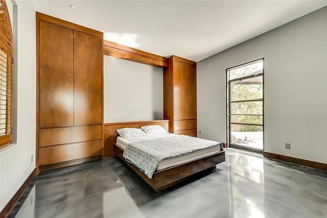 8542 Meadowbrook Drive, Fort Worth, TX 76120