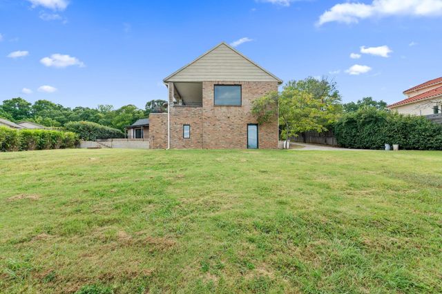 8542 Meadowbrook Drive, Fort Worth, TX 76120