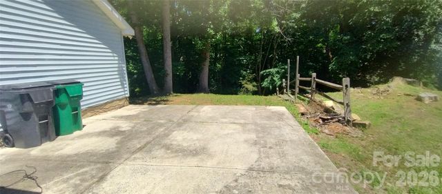 5830 Stone Bluff Court, Charlotte, NC 28214