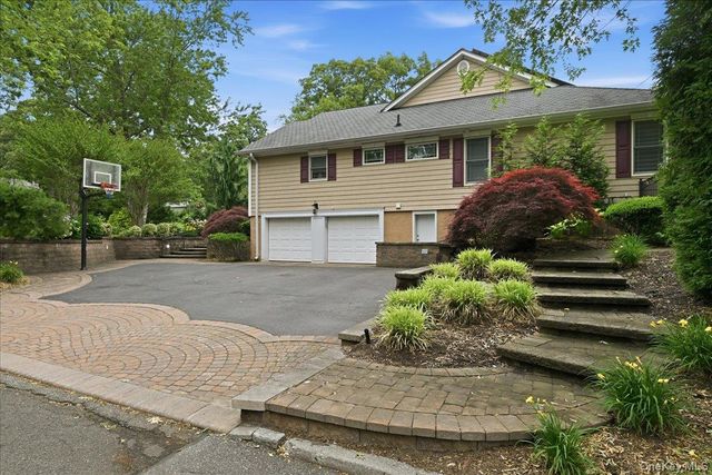 42 McLane Drive, Dix Hills, NY 11746