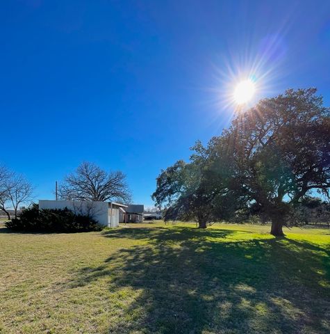 916 Main Street, Blanket, TX 76432