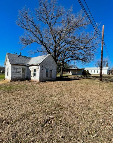 916 Main Street, Blanket, TX 76432