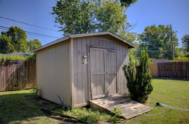 4221 E 25th Place E, Tulsa, OK 74114