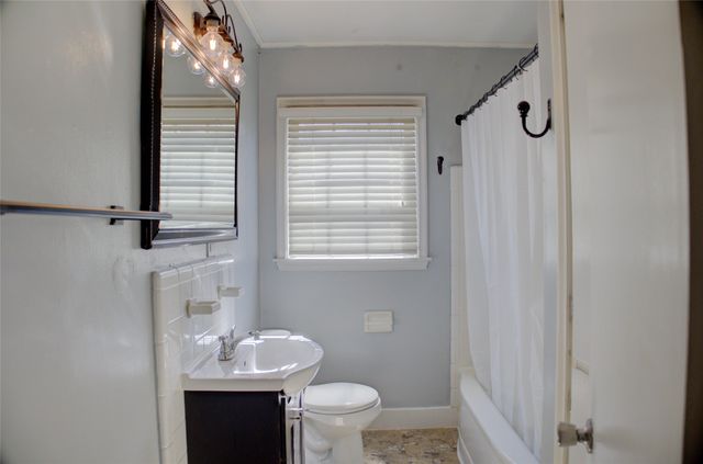 4221 E 25th Place E, Tulsa, OK 74114