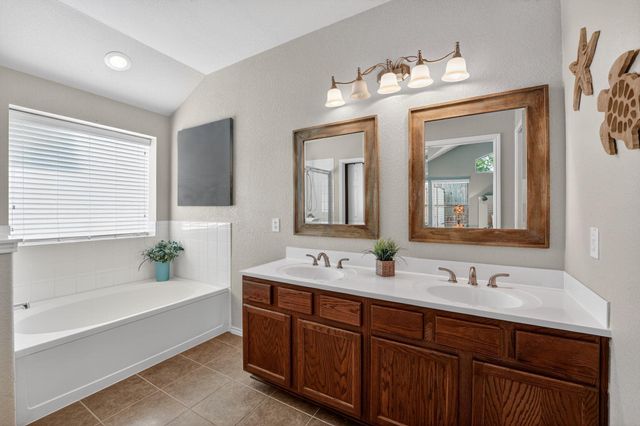 1812 Paseo Verde DR, Leander, TX 78641