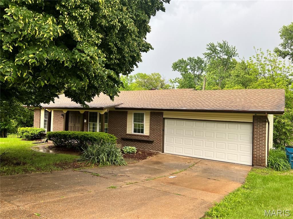 13310 De Marillac Drive, Florissant, MO 63033