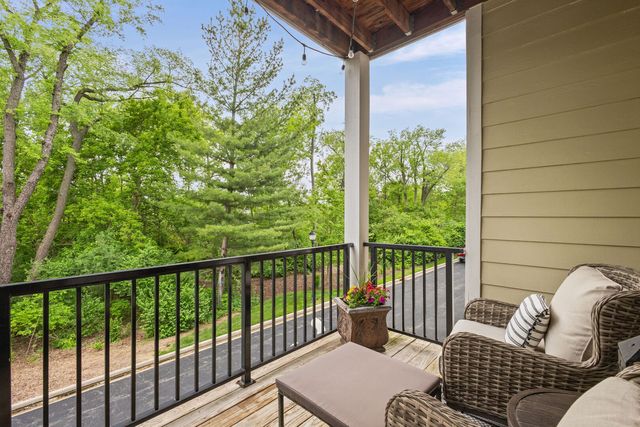 1907 Lynn Circle, Libertyville, IL 60048