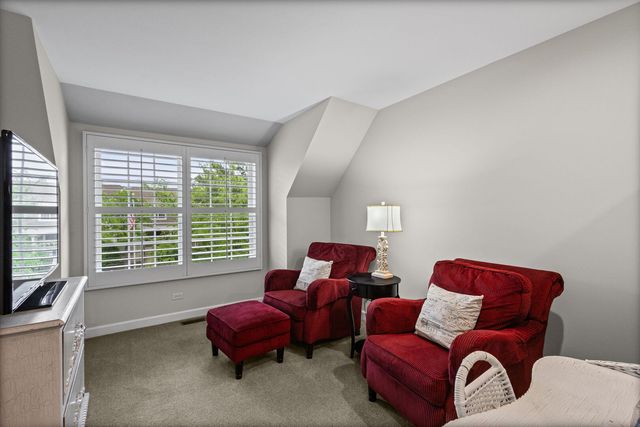 1907 Lynn Circle, Libertyville, IL 60048