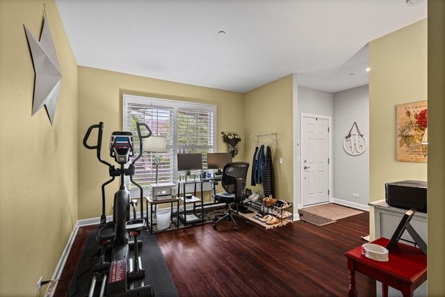 1907 Lynn Circle, Libertyville, IL 60048