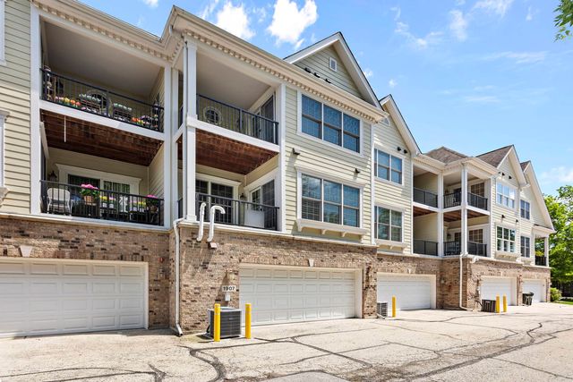 1907 Lynn Circle, Libertyville, IL 60048