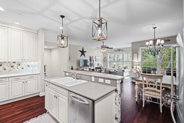 1907 Lynn Circle, Libertyville, IL 60048