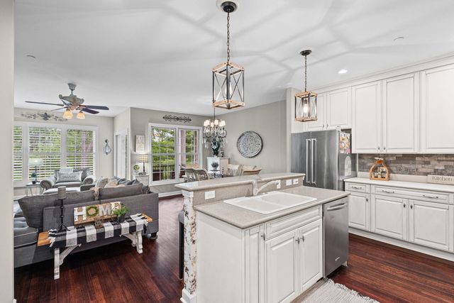 1907 Lynn Circle, Libertyville, IL 60048