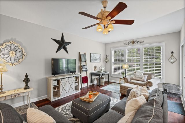 1907 Lynn Circle, Libertyville, IL 60048