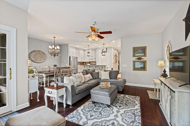 1907 Lynn Circle, Libertyville, IL 60048