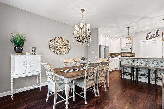 1907 Lynn Circle, Libertyville, IL 60048