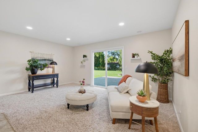 146 W Macarthur Street, Sun Prairie, WI 53590