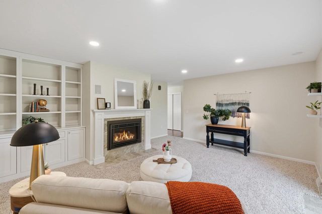 146 W Macarthur Street, Sun Prairie, WI 53590