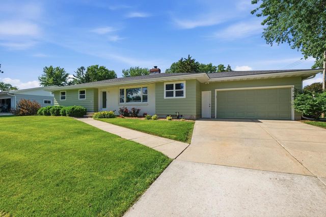 146 W Macarthur Street, Sun Prairie, WI 53590