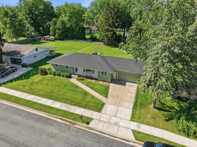 146 W Macarthur Street, Sun Prairie, WI 53590