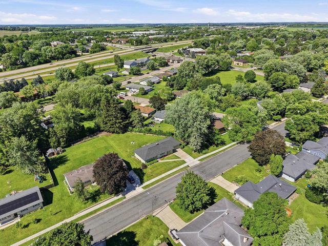 146 W Macarthur Street, Sun Prairie, WI 53590