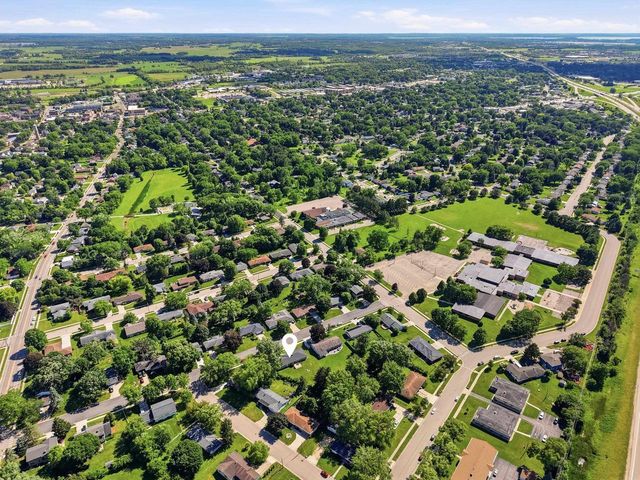 146 W Macarthur Street, Sun Prairie, WI 53590