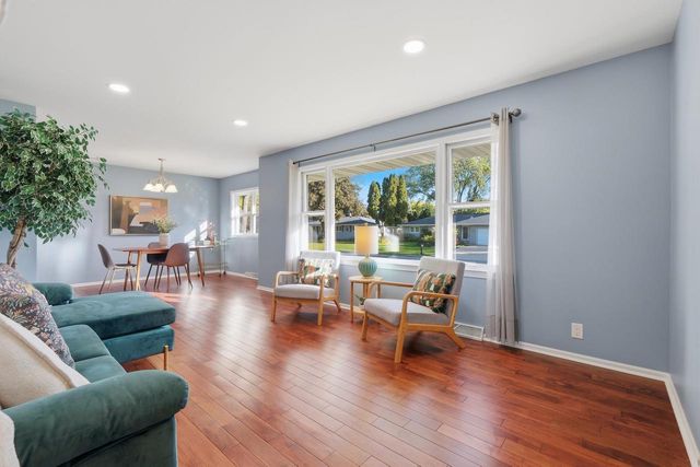 146 W Macarthur Street, Sun Prairie, WI 53590