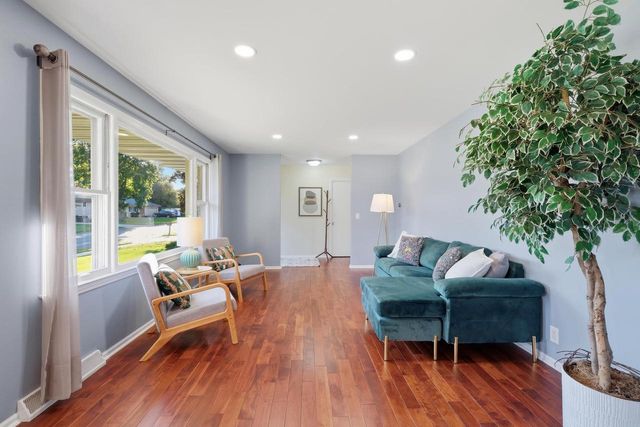 146 W Macarthur Street, Sun Prairie, WI 53590