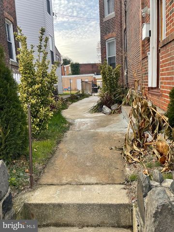 106 CHESTER PIKE, Darby, PA 19023