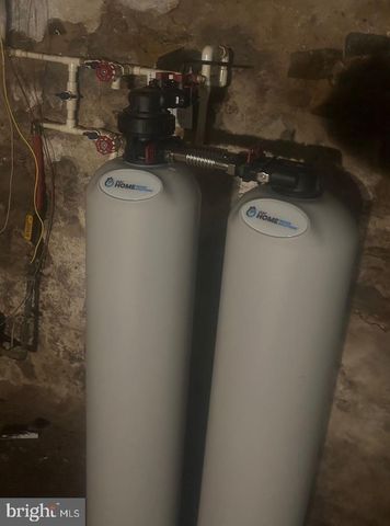 106 CHESTER PIKE, Darby, PA 19023