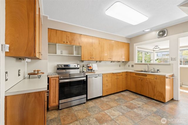1304 S Oak St, Port Angeles, WA 98362