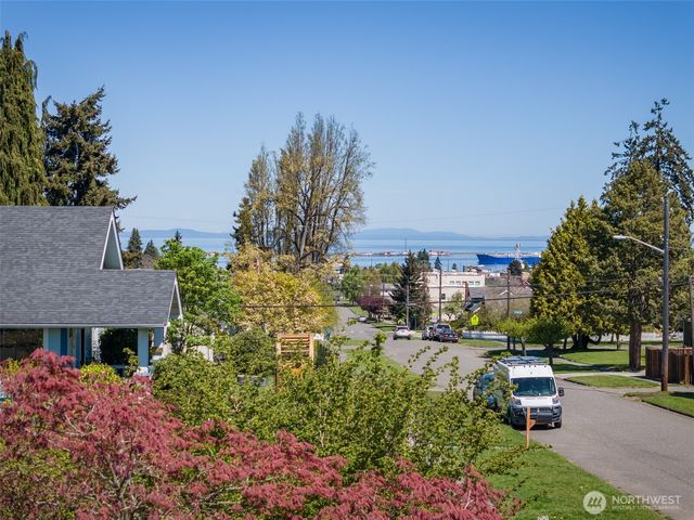 1304 S Oak St, Port Angeles, WA 98362
