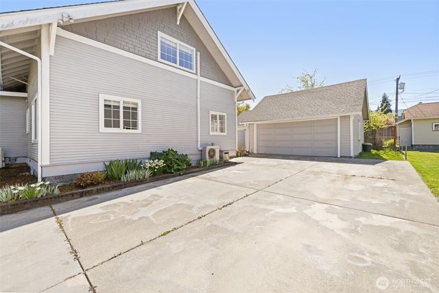 1304 S Oak St, Port Angeles, WA 98362