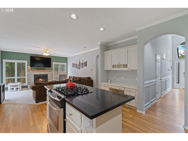 3527 COEUR D ALENE Dr, West Linn, OR 97068