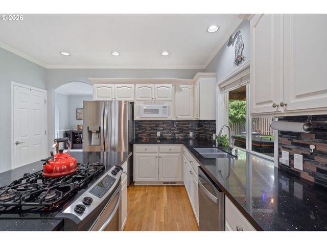 3527 COEUR D ALENE Dr, West Linn, OR 97068