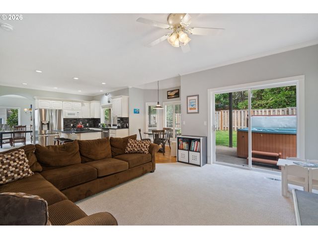 3527 COEUR D ALENE Dr, West Linn, OR 97068
