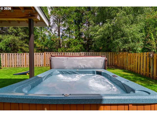 3527 COEUR D ALENE Dr, West Linn, OR 97068
